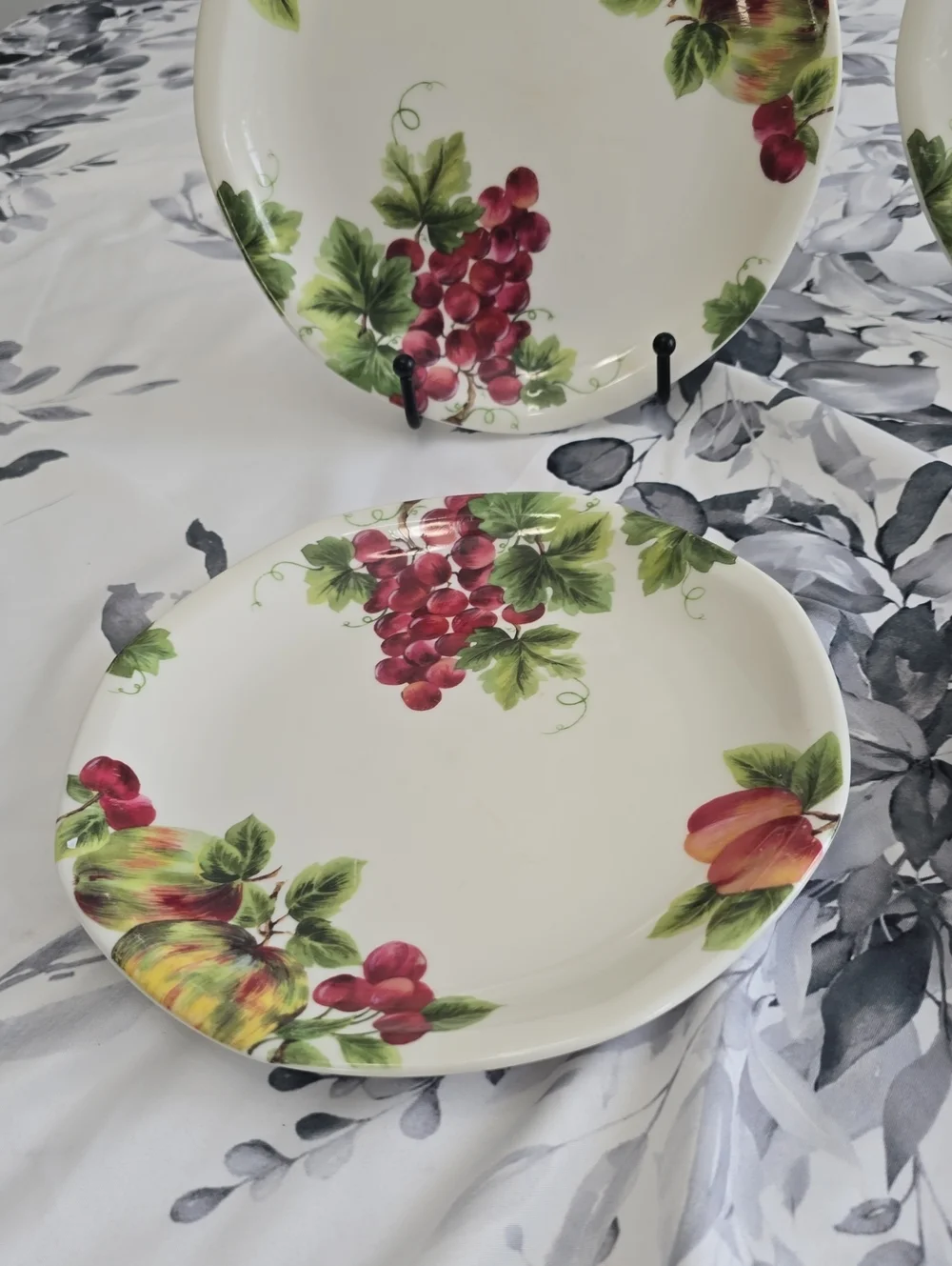 Vintage Royal Doulton Set Of 4 Everyday Fine China Vintage Grape Salad Plates
